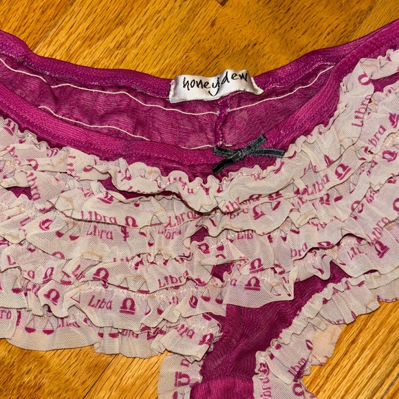 3 Honeydew Ruffle Panties Boyshorts Little Skulls, Libra Scales Sz Small - Picture 4 of 7